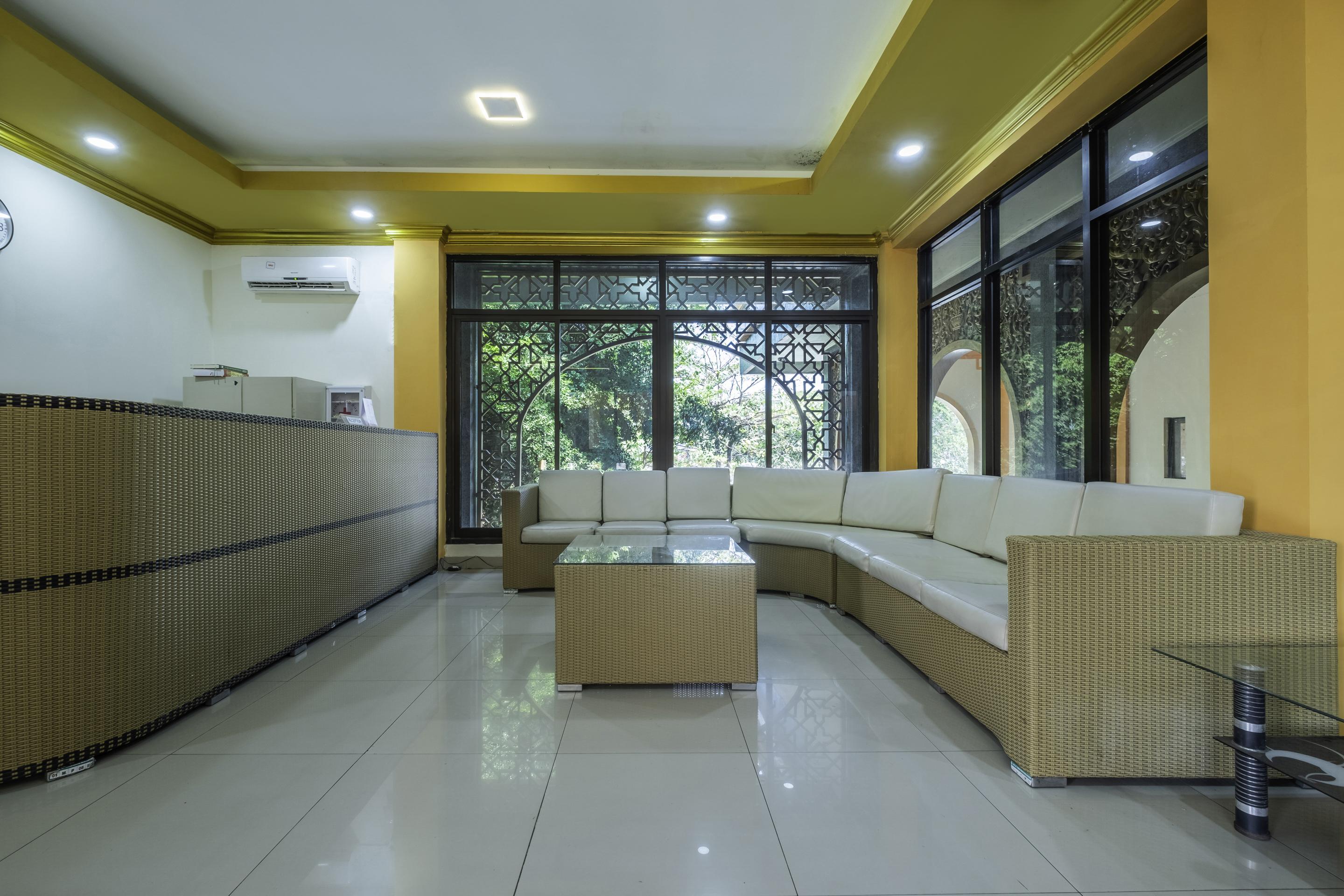 Oyo 2132 Pondok Avicenna Cirebon Εξωτερικό φωτογραφία
