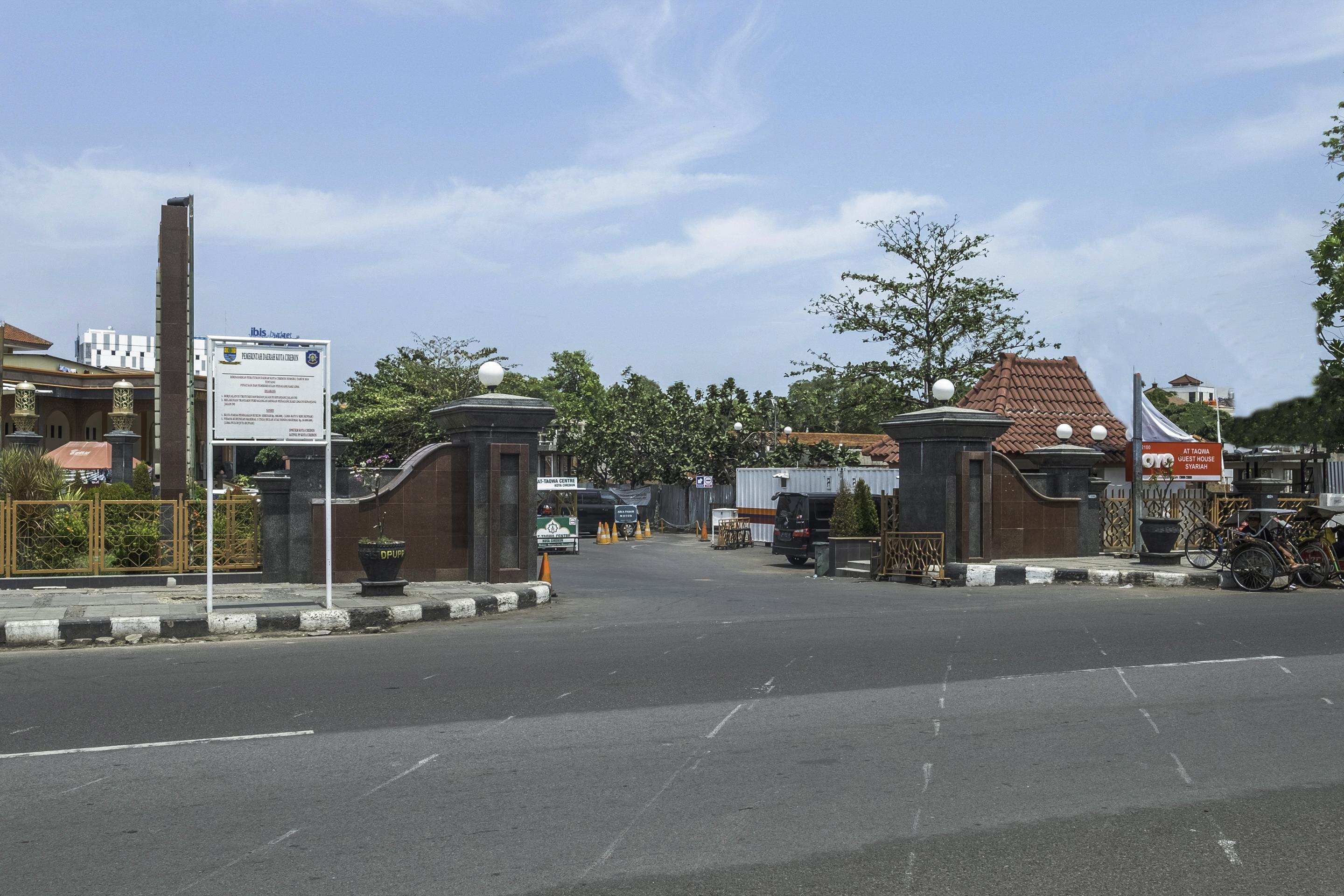 Oyo 2132 Pondok Avicenna Cirebon Εξωτερικό φωτογραφία