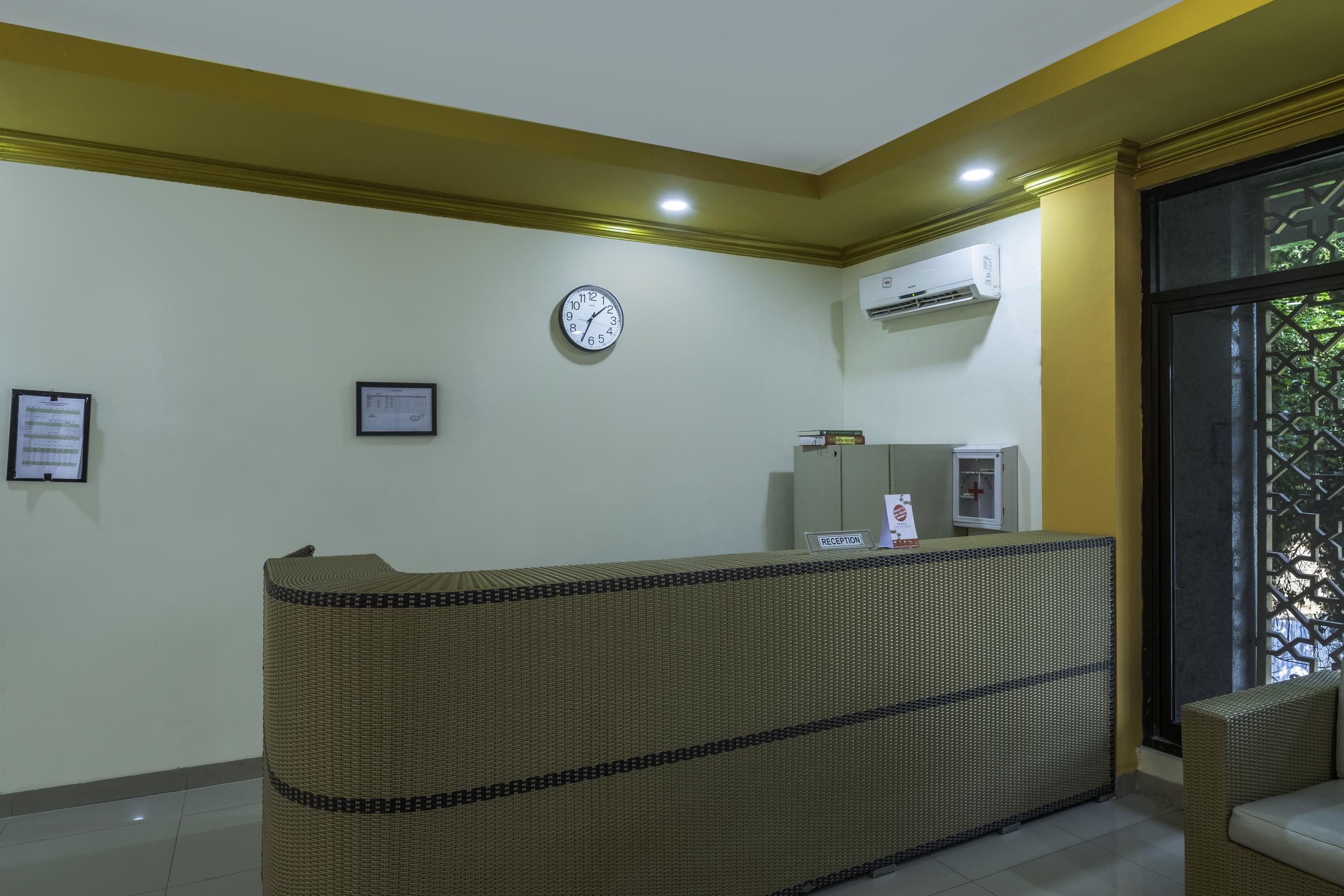 Oyo 2132 Pondok Avicenna Cirebon Εξωτερικό φωτογραφία